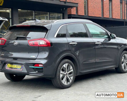 Серый Киа Niro, объемом двигателя 64 л и пробегом 115 тыс. км за 19900 $, фото 5 на Automoto.ua
