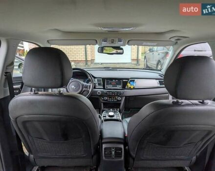 Серый Киа Niro, объемом двигателя 0 л и пробегом 142 тыс. км за 18800 $, фото 8 на Automoto.ua