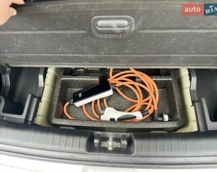 Сірий Кіа Niro, об'ємом двигуна 0 л та пробігом 110 тис. км за 16400 $, фото 18 на Automoto.ua