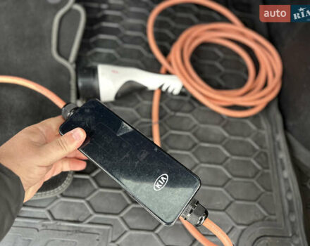 Серый Киа Niro, объемом двигателя 0 л и пробегом 157 тыс. км за 16999 $, фото 16 на Automoto.ua