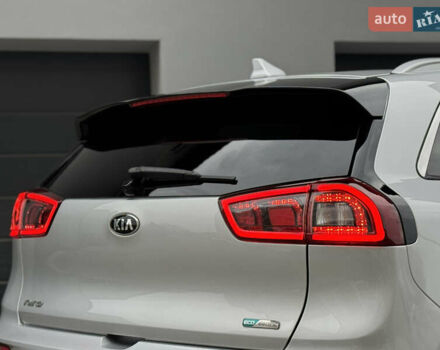 Сірий Кіа Niro, об'ємом двигуна 0 л та пробігом 139 тис. км за 17200 $, фото 21 на Automoto.ua