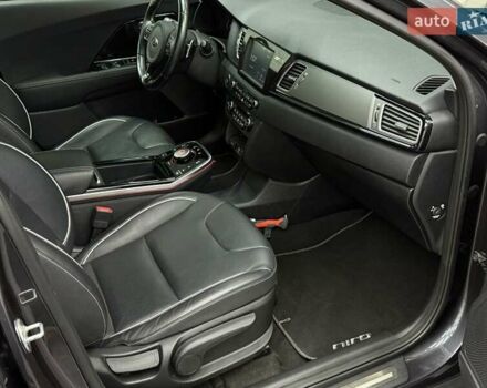 Сірий Кіа Niro, об'ємом двигуна 0 л та пробігом 93 тис. км за 18737 $, фото 22 на Automoto.ua