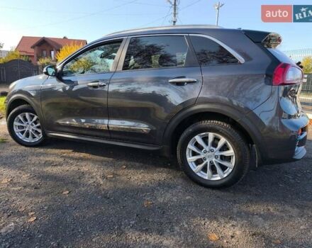 Сірий Кіа Niro, об'ємом двигуна 0 л та пробігом 154 тис. км за 18000 $, фото 6 на Automoto.ua