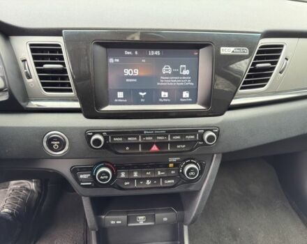 Серый Киа Niro, объемом двигателя 0 л и пробегом 67 тыс. км за 16800 $, фото 9 на Automoto.ua