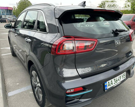 Сірий Кіа Niro, об'ємом двигуна 0 л та пробігом 105 тис. км за 21700 $, фото 3 на Automoto.ua