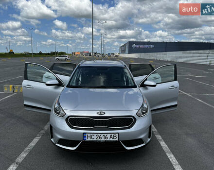Сірий Кіа Niro, об'ємом двигуна 1.6 л та пробігом 60 тис. км за 18000 $, фото 56 на Automoto.ua