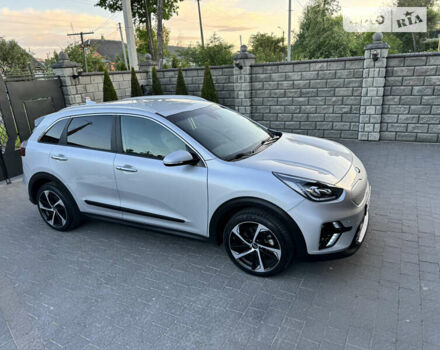 Сірий Кіа Niro, об'ємом двигуна 0 л та пробігом 136 тис. км за 18499 $, фото 99 на Automoto.ua