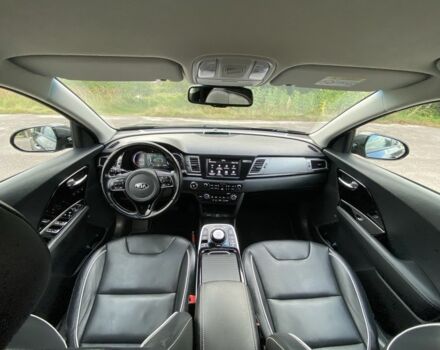 Серый Киа Niro, объемом двигателя 0 л и пробегом 93 тыс. км за 16950 $, фото 7 на Automoto.ua