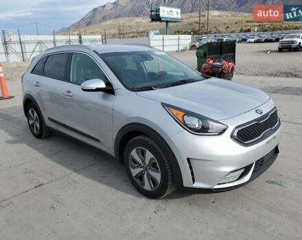 Серый Киа Niro, объемом двигателя 1.58 л и пробегом 131 тыс. км за 3400 $, фото 3 на Automoto.ua