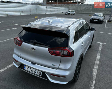 Сірий Кіа Niro, об'ємом двигуна 1.6 л та пробігом 60 тис. км за 18000 $, фото 17 на Automoto.ua