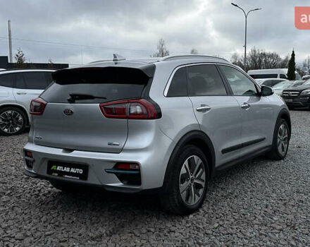 Серый Киа Niro, объемом двигателя 0 л и пробегом 120 тыс. км за 18600 $, фото 6 на Automoto.ua