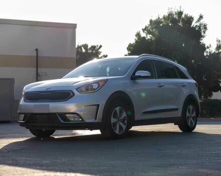 Сірий Кіа Niro, об'ємом двигуна 1.6 л та пробігом 48 тис. км за 8900 $, фото 2 на Automoto.ua
