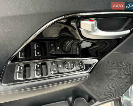 Сірий Кіа Niro, об'ємом двигуна 0 л та пробігом 66 тис. км за 16900 $, фото 13 на Automoto.ua