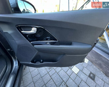 Сірий Кіа Niro, об'ємом двигуна 0 л та пробігом 92 тис. км за 18800 $, фото 35 на Automoto.ua