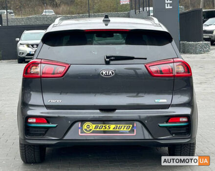 Серый Киа Niro, объемом двигателя 64 л и пробегом 115 тыс. км за 19900 $, фото 4 на Automoto.ua