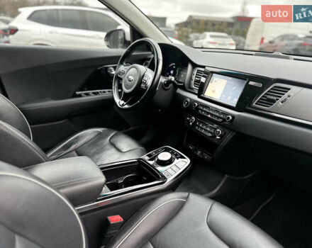 Серый Киа Niro, объемом двигателя 0 л и пробегом 120 тыс. км за 18600 $, фото 10 на Automoto.ua