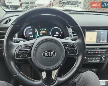 Серый Киа Niro, объемом двигателя 0 л и пробегом 86 тыс. км за 17500 $, фото 28 на Automoto.ua