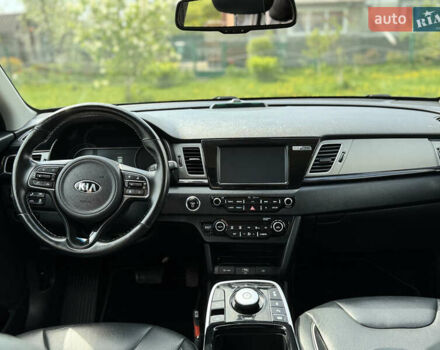 Серый Киа Niro, объемом двигателя 0 л и пробегом 115 тыс. км за 18885 $, фото 4 на Automoto.ua
