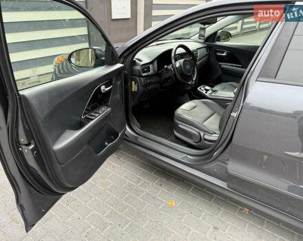 Сірий Кіа Niro, об'ємом двигуна 0 л та пробігом 65 тис. км за 16700 $, фото 8 на Automoto.ua