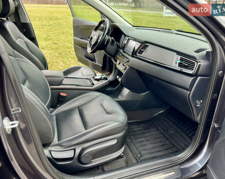 Серый Киа Niro, объемом двигателя 0 л и пробегом 70 тыс. км за 19350 $, фото 52 на Automoto.ua