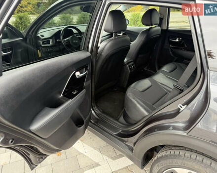 Сірий Кіа Niro, об'ємом двигуна 0 л та пробігом 66 тис. км за 16900 $, фото 7 на Automoto.ua