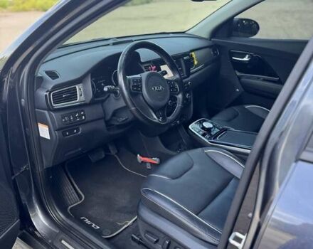 Сірий Кіа Niro, об'ємом двигуна 0 л та пробігом 145 тис. км за 18700 $, фото 16 на Automoto.ua