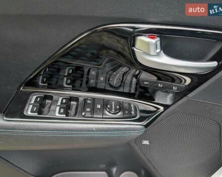 Серый Киа Niro, объемом двигателя 0 л и пробегом 142 тыс. км за 18800 $, фото 6 на Automoto.ua