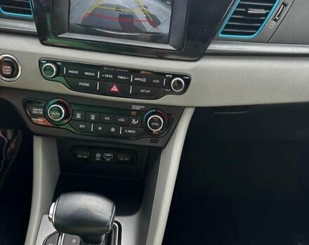 Сірий Кіа Niro, об'ємом двигуна 1.58 л та пробігом 96 тис. км за 17500 $, фото 24 на Automoto.ua
