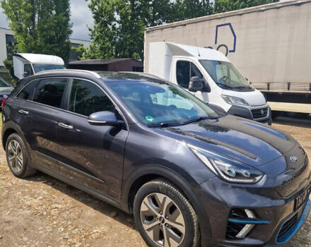 Серый Киа Niro, объемом двигателя 0 л и пробегом 142 тыс. км за 14500 $, фото 1 на Automoto.ua