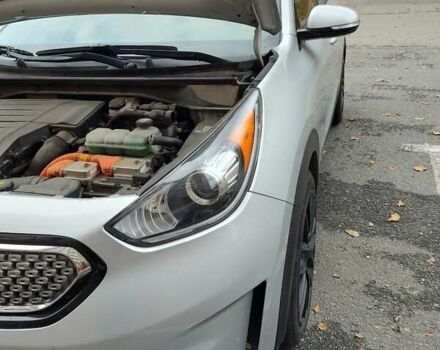 Сірий Кіа Niro, об'ємом двигуна 1.58 л та пробігом 84 тис. км за 17200 $, фото 24 на Automoto.ua