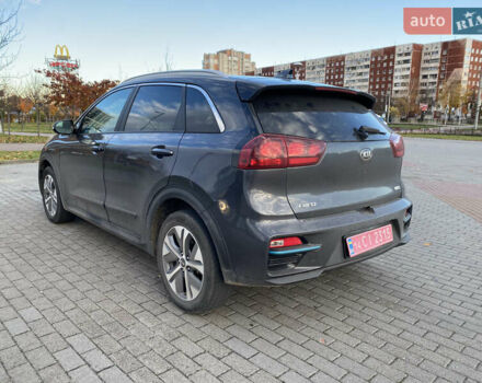 Сірий Кіа Niro, об'ємом двигуна 0 л та пробігом 295 тис. км за 15700 $, фото 4 на Automoto.ua