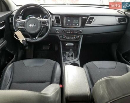 Серый Киа Niro, объемом двигателя 1.58 л и пробегом 131 тыс. км за 3400 $, фото 7 на Automoto.ua