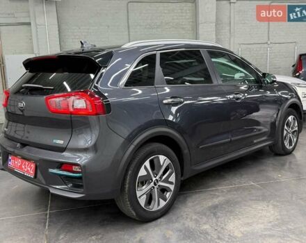 Сірий Кіа Niro, об'ємом двигуна 0 л та пробігом 93 тис. км за 18737 $, фото 4 на Automoto.ua