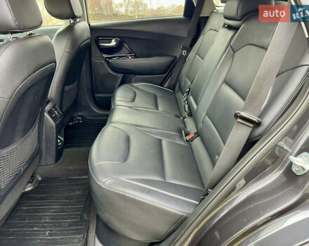 Серый Киа Niro, объемом двигателя 0 л и пробегом 70 тыс. км за 19350 $, фото 45 на Automoto.ua
