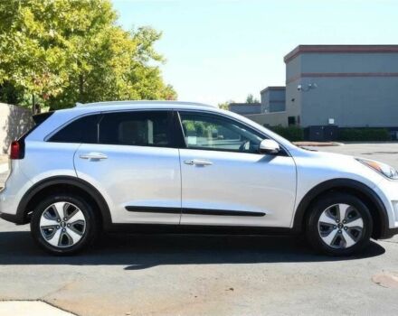 Сірий Кіа Niro, об'ємом двигуна 1.6 л та пробігом 38 тис. км за 4100 $, фото 3 на Automoto.ua