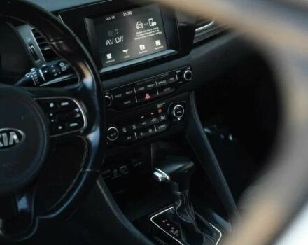 Серый Киа Niro, объемом двигателя 1.6 л и пробегом 49 тыс. км за 12500 $, фото 8 на Automoto.ua