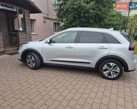 Серый Киа Niro, объемом двигателя 0 л и пробегом 86 тыс. км за 17999 $, фото 6 на Automoto.ua