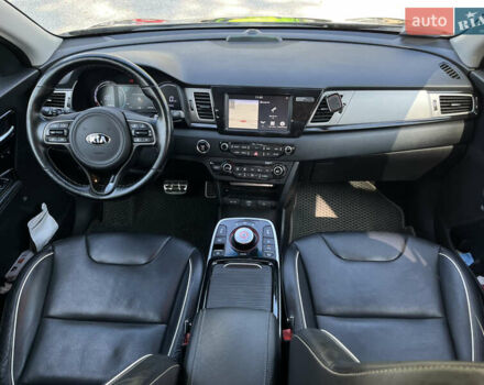 Сірий Кіа Niro, об'ємом двигуна 0 л та пробігом 109 тис. км за 19200 $, фото 6 на Automoto.ua