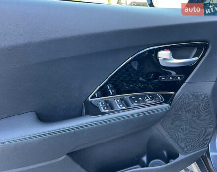 Сірий Кіа Niro, об'ємом двигуна 0 л та пробігом 92 тис. км за 18800 $, фото 28 на Automoto.ua