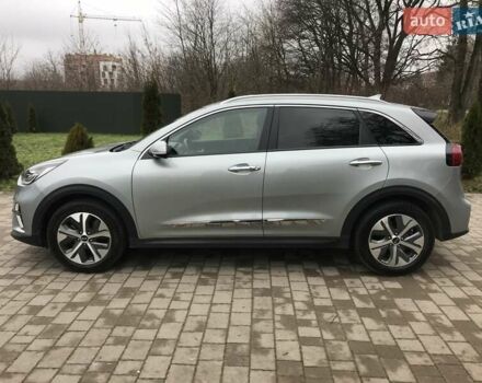Серый Киа Niro, объемом двигателя 0 л и пробегом 100 тыс. км за 18750 $, фото 3 на Automoto.ua