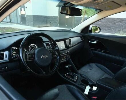 Сірий Кіа Niro, об'ємом двигуна 1.6 л та пробігом 38 тис. км за 4100 $, фото 7 на Automoto.ua