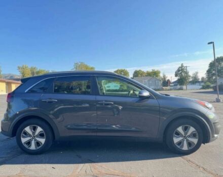 Сірий Кіа Niro, об'ємом двигуна 1.6 л та пробігом 34 тис. км за 8800 $, фото 3 на Automoto.ua