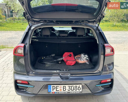 Серый Киа Niro, объемом двигателя 0 л и пробегом 115 тыс. км за 18885 $, фото 7 на Automoto.ua