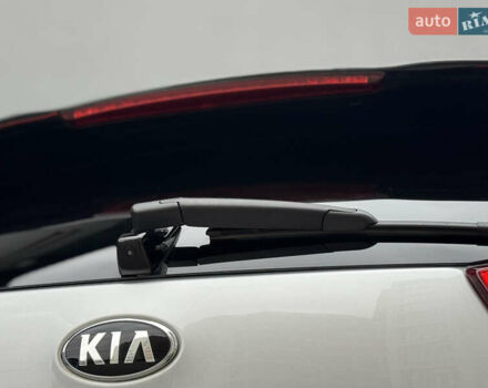 Сірий Кіа Niro, об'ємом двигуна 0 л та пробігом 139 тис. км за 17200 $, фото 22 на Automoto.ua