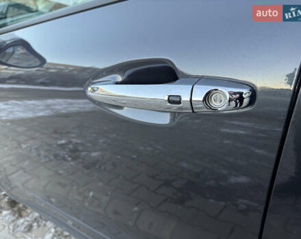 Серый Киа Niro, объемом двигателя 0 л и пробегом 89 тыс. км за 17400 $, фото 7 на Automoto.ua