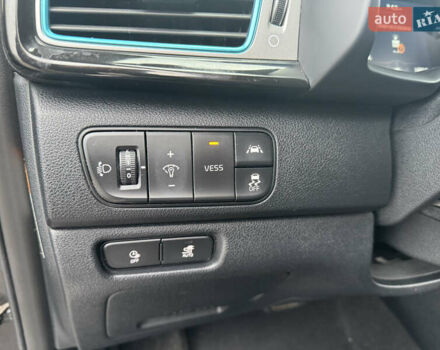 Серый Киа Niro, объемом двигателя 0 л и пробегом 148 тыс. км за 16950 $, фото 35 на Automoto.ua