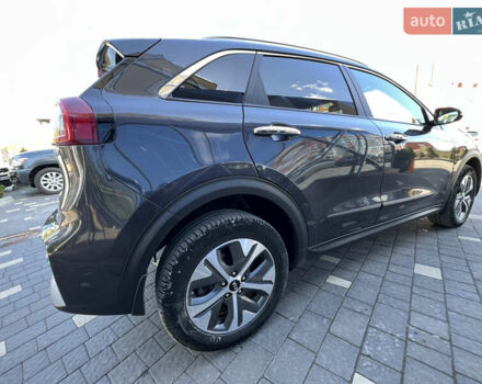 Сірий Кіа Niro, об'ємом двигуна 0 л та пробігом 92 тис. км за 18800 $, фото 7 на Automoto.ua