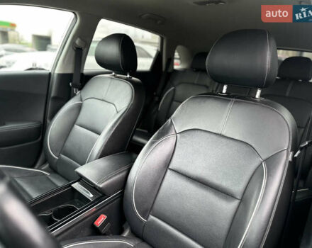 Серый Киа Niro, объемом двигателя 0 л и пробегом 120 тыс. км за 18600 $, фото 21 на Automoto.ua