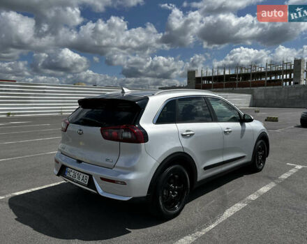 Сірий Кіа Niro, об'ємом двигуна 1.6 л та пробігом 60 тис. км за 18000 $, фото 4 на Automoto.ua