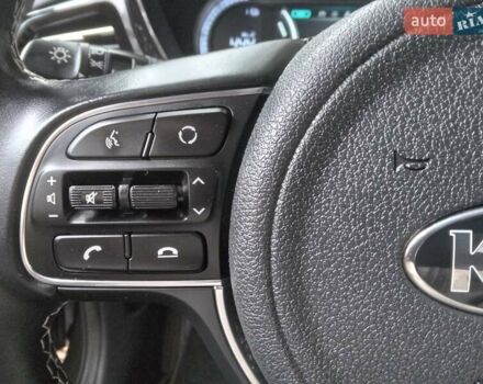 Киа Niro 2020 в Ирпене на Automoto.ua Серый Киа Niro, объемом двигателя 0 л и пробегом 99 тыс. км за 20490 $, фото 74 на Automoto.ua